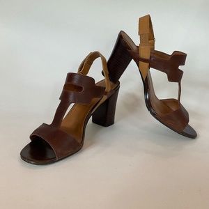 Nine West Sandal. Size 7 1/2M. Camel and chocolate.
